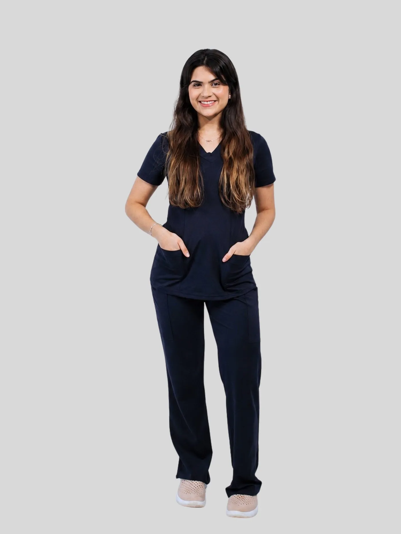 Scrub Supreme Feminino azul marinho, visto de frente