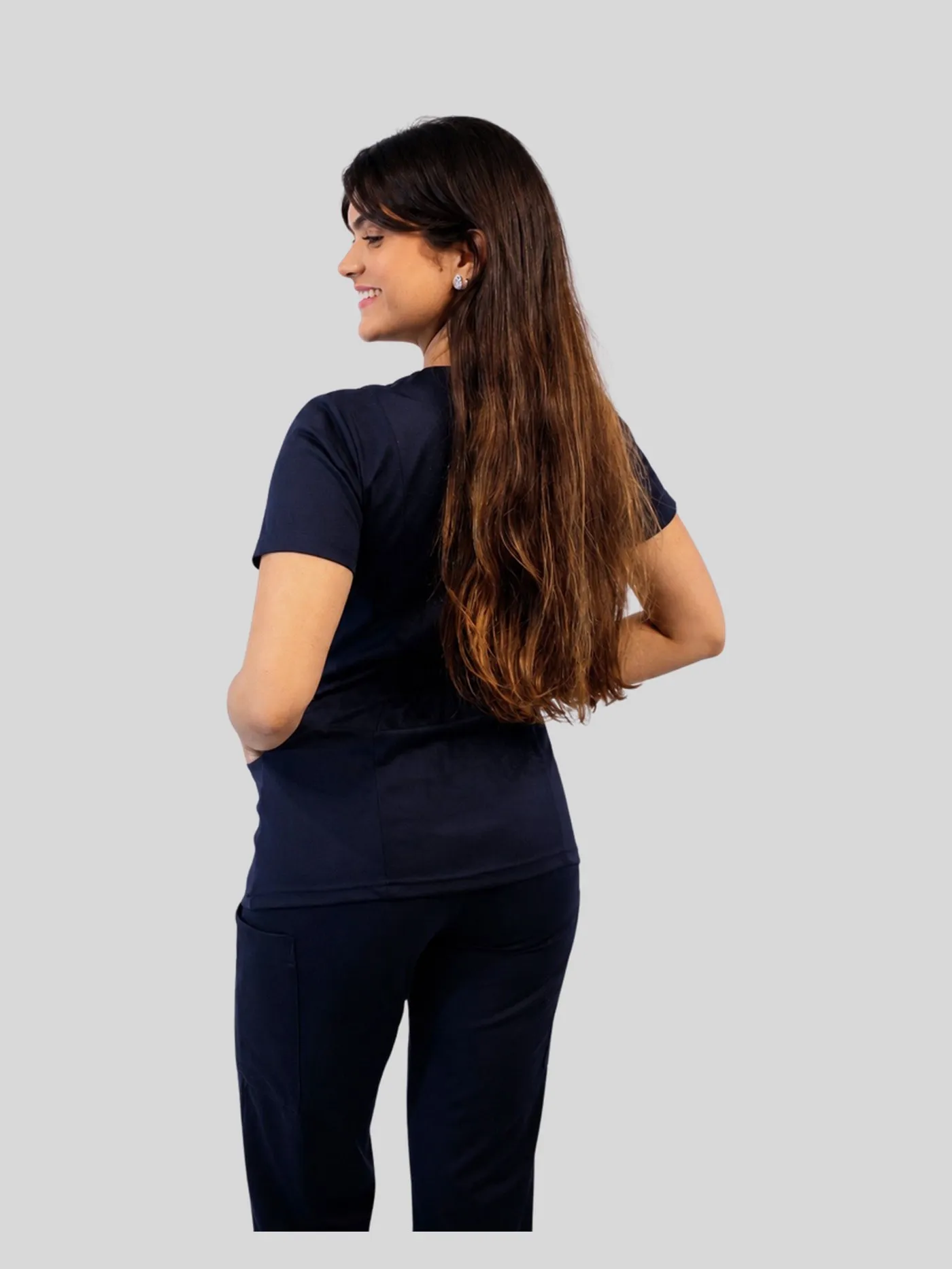 Scrub Supreme Feminino azul marinho, visto de costas