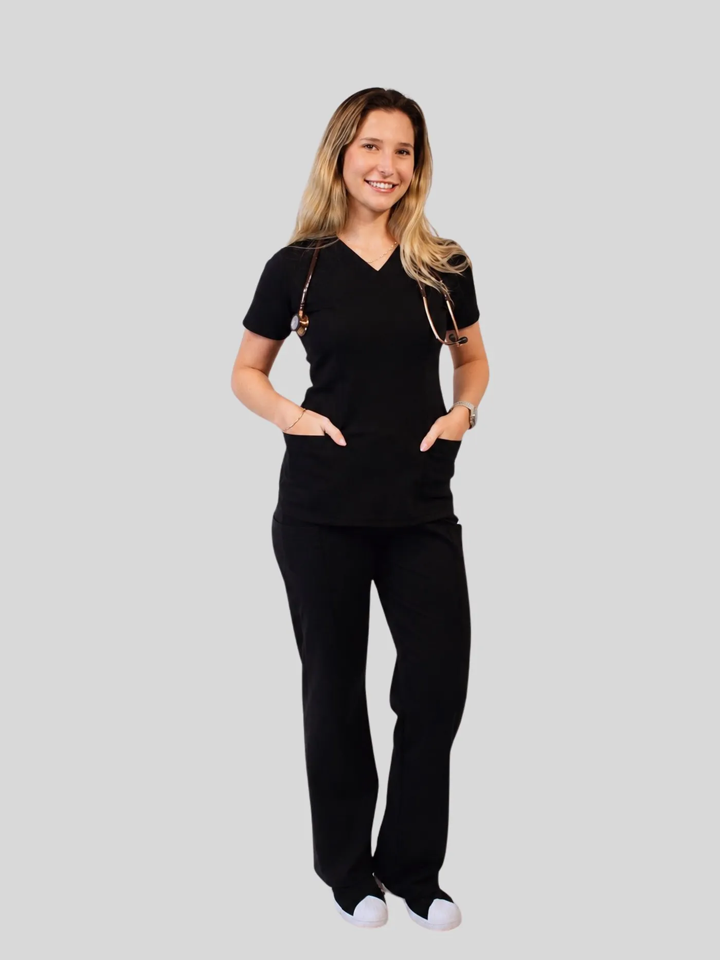 Scrub Supreme Feminino preto, visto de frente